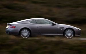 Превью обои aston martin, db9, 2004, серый, вид сбоку, стиль, астон мартин, авто, скорость, природа