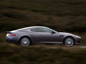 Превью обои aston martin, db9, 2004, серый, вид сбоку, стиль, астон мартин, авто, скорость, природа