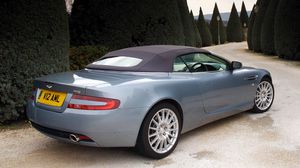 Превью обои aston martin, db9, 2004, голубой, вид сбоку, стиль, авто, природа