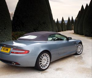 Превью обои aston martin, db9, 2004, голубой, вид сбоку, стиль, авто, природа