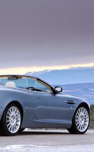 Превью обои aston martin, db9, 2004, голубой, вид сбоку, стиль, авто, природа, горы