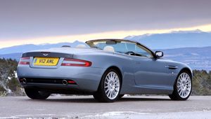 Превью обои aston martin, db9, 2004, голубой, вид сбоку, стиль, авто, природа, горы