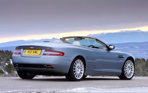 Превью обои aston martin, db9, 2004, голубой, вид сбоку, стиль, авто, природа, горы