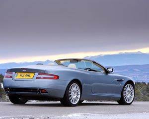 Превью обои aston martin, db9, 2004, голубой, вид сбоку, стиль, авто, природа, горы