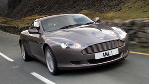 Превью обои aston martin, db9, 2004, серый, вид спереди, стиль, спорт, астон мартин, авто, скорость, асфальт