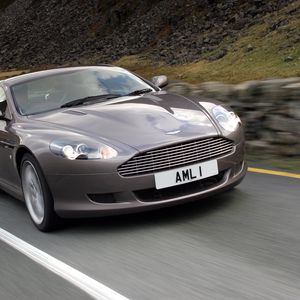 Превью обои aston martin, db9, 2004, серый, вид спереди, стиль, спорт, астон мартин, авто, скорость, асфальт