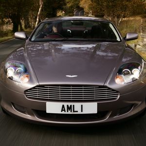 Превью обои aston martin, db9, 2004, серый, вид спереди, стиль, спорт, астон мартин, авто, скорость, деревья