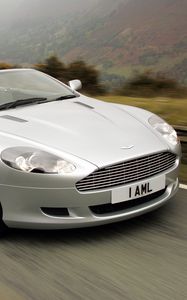 Превью обои aston martin, db9, 2004, серебряный металлик, вид спереди, стиль, астон мартин, скорость, природа