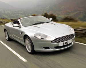 Превью обои aston martin, db9, 2004, серебряный металлик, вид спереди, стиль, астон мартин, скорость, природа