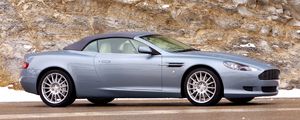 Превью обои aston martin, db9, 2004, голубой, вид сбоку, стиль, авто, скала