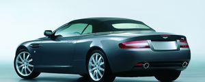 Превью обои aston martin, db9, 2004, синий, вид сбоку, авто, астон мартин, отражение