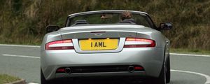 Превью обои aston martin, db9, 2004, серебряный металлик, вид сзади, стиль, астон мартин, авто, асфальт