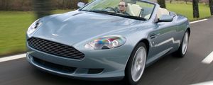 Превью обои aston martin, db9, 2004, голубой, вид спереди, авто, астон мартин, скорость, деревья, природа