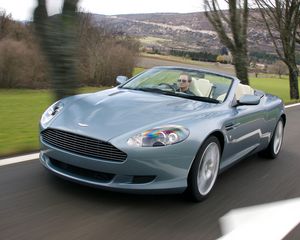 Превью обои aston martin, db9, 2004, голубой, вид спереди, авто, астон мартин, скорость, деревья, природа