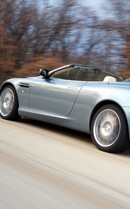 Превью обои aston martin, db9, 2004, голубой, вид сбоку, стиль, астон мартин, скорость, асфальт