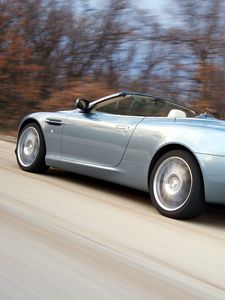 Превью обои aston martin, db9, 2004, голубой, вид сбоку, стиль, астон мартин, скорость, асфальт