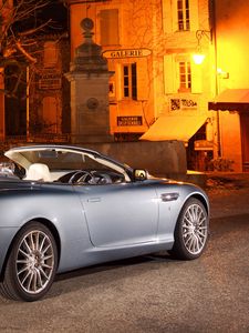 Aston Martin db9 РіРѕР»СѓР±РѕР№