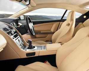 Превью обои aston martin, db9, 2006, бежевый, интерьер, салон, руль, спидометр