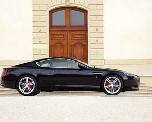 Превью обои aston martin, db9, 2006, черный, вид сбоку, спорт, стиль, астон мартин, авто, здание