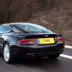 Превью обои aston martin, db9, 2006, черный, вид сзади, стиль, авто, скорость, природа, деревья