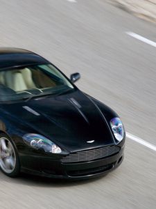 Превью обои aston martin, db9, 2006, черный, вид сверху, стиль, авто, астон мартин, спорт, скорость, асфальт