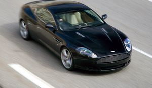 Превью обои aston martin, db9, 2006, черный, вид сверху, стиль, авто, астон мартин, спорт, скорость, асфальт