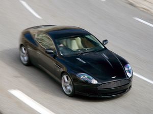 Превью обои aston martin, db9, 2006, черный, вид сверху, стиль, авто, астон мартин, спорт, скорость, асфальт