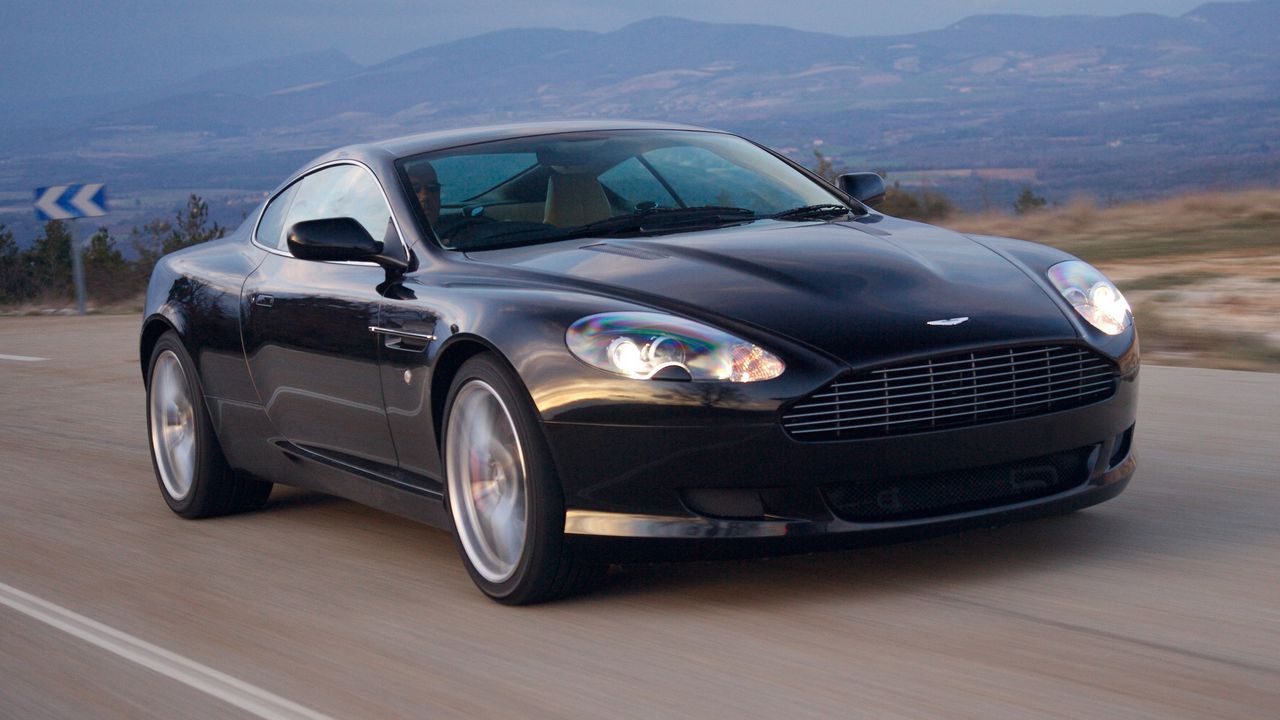 Обои aston martin, db9, 2006, синий, вид спереди, стиль, спорт, астон мартин, авто, природа, горы, асфальт, скорость