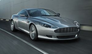 Превью обои aston martin, db9, 2008, серый, вид середи, стиль, авто, астон мартин, скорость, асфальт