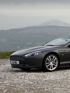 Превью обои aston martin, db9, 2010, черный, вид сбоку, стиль, авто, астон мартин, спорт, природа, горы