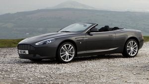 Превью обои aston martin, db9, 2010, черный, вид сбоку, стиль, авто, астон мартин, спорт, природа, горы