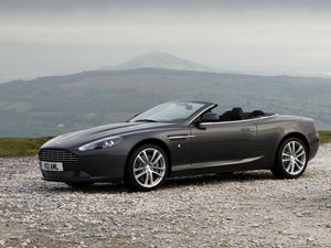 Превью обои aston martin, db9, 2010, черный, вид сбоку, стиль, авто, астон мартин, спорт, природа, горы