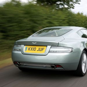 Превью обои aston martin, db9, 2010, бледно-синий, вид сзади, стиль, скорость, природа