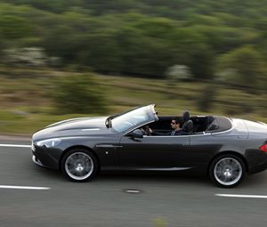 Превью обои aston martin, db9, 2010, черный, вид сбоку, авто, асфальт, скорость