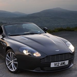 Превью обои aston martin, db9, 2010, черный, вид спереди, стиль, авто, астон мартин, горы