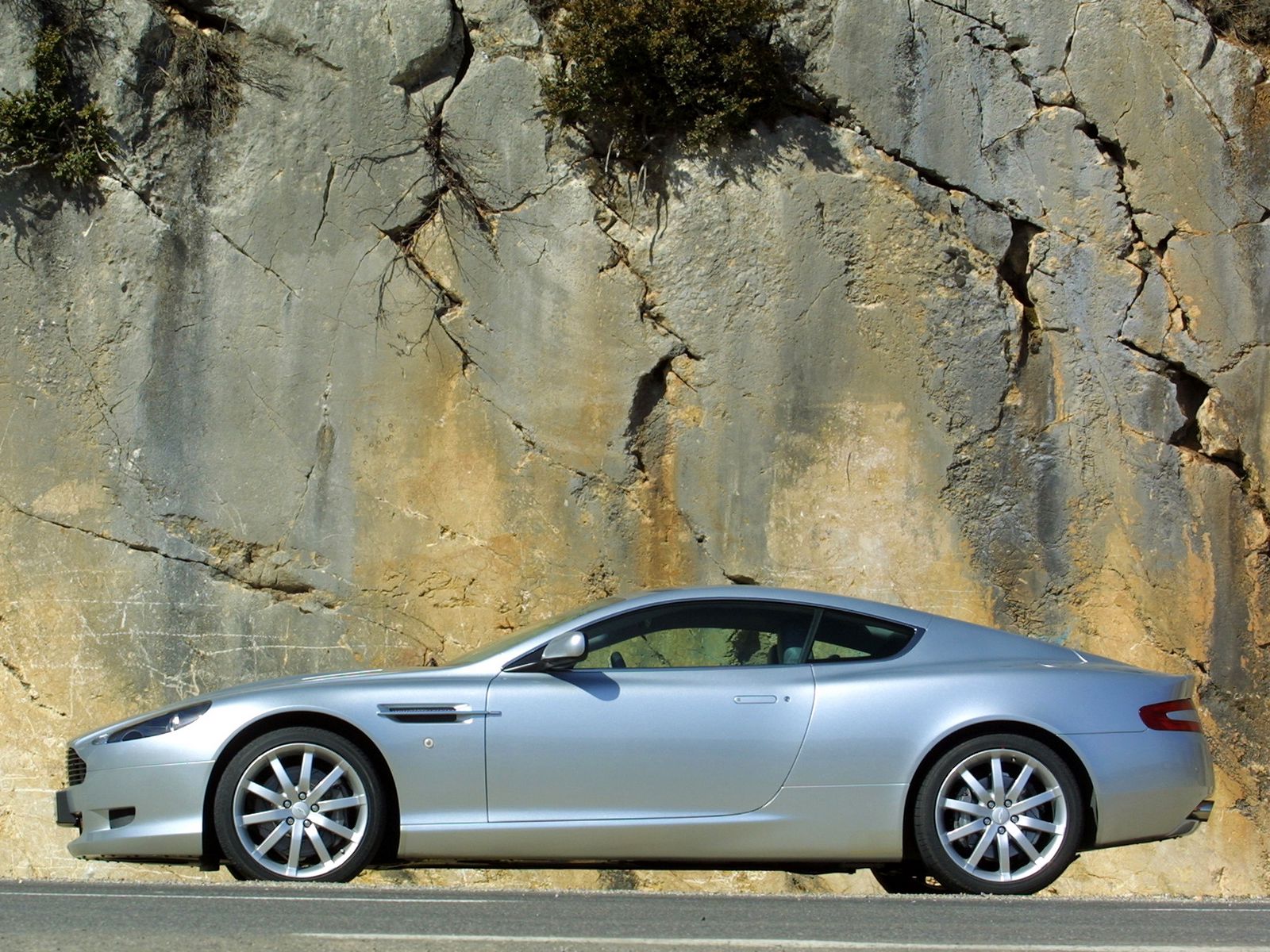 Aston Martin db9 2004