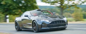 Превью обои aston martin, db9, скорость, движение, размытость