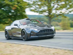 Превью обои aston martin, db9, скорость, движение, размытость