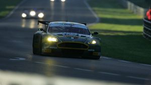 Превью обои aston martin, dbr9, 2005, зеленый, вид спереди, стиль, астон мартин, спорт, машины, трасса, гонка