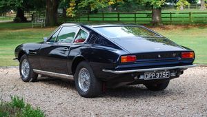 Превью обои aston martin, dbs, 1967, синий, вид сзади, авто, астон мартин, трава, деревья