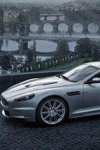 Превью обои aston martin, dbs, 2008, серый металлик, вид сбоку, астон мартин, город, мост, природа