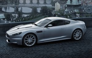 Превью обои aston martin, dbs, 2008, серый металлик, вид сбоку, астон мартин, город, мост, природа