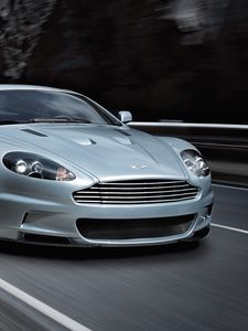 Превью обои aston martin, dbs, 2008, серый металлик, вид спереди, спорт, астон мартин, авто, скалы, скорость