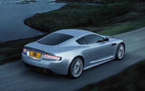 Превью обои aston martin, dbs, 2008, голубой, вид сбоку, стиль, астон мартин, скорость, авто