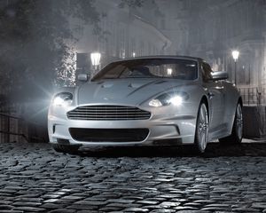 Превью обои aston martin, dbs, 2008, серый, вид спереди, стиль, астон мартин, авто, улица