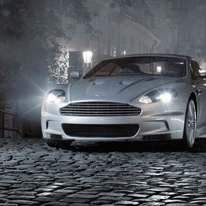 Превью обои aston martin, dbs, 2008, серый, вид спереди, стиль, астон мартин, авто, улица