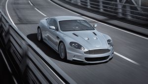 Превью обои aston martin, dbs, 2008, серый, вид спереди, авто, астон мартин, мост