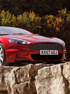 Превью обои aston martin, dbs, 2008, красный, вид спереди, авто, астон мартин, деревья