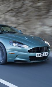 Превью обои aston martin, dbs, 2008, зеленый, вид сбоку, скала, астон мартин, авто