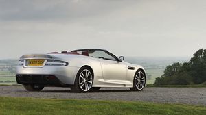 Превью обои aston martin, dbs, 2009, серебряный металлик, вид сбоку, астон мартин, природа, авто